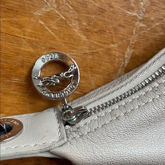 Longchamp Elegant Cream Handbag in Leather - Picture 2 of 5